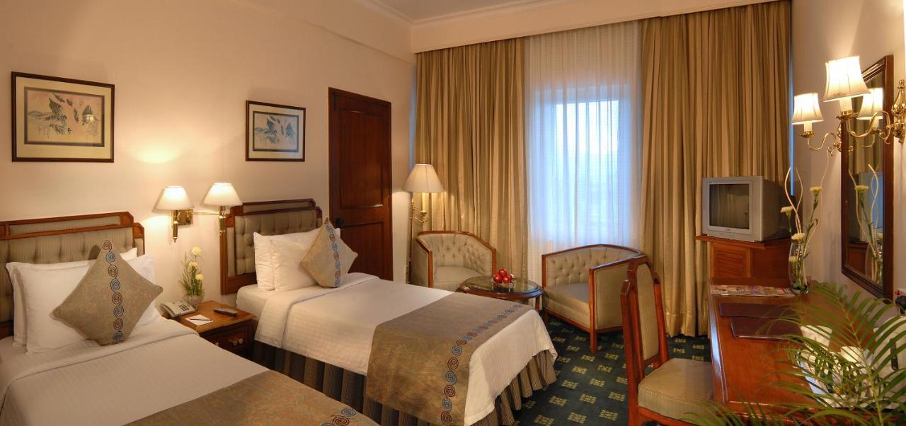 Peerless Hotel Kolkata Room photo